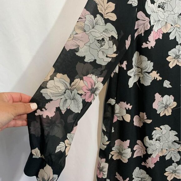 WOMAN’S Tunic, Size Medium. Floral. Long Sleeve. Back Cutout Detail. Moc… - Picture 2 of 7